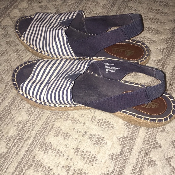 Navy and white striped sandals - Picture 3 of 3